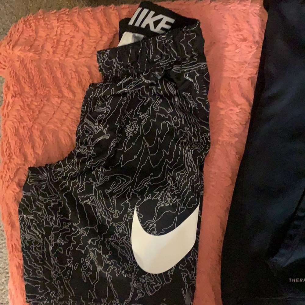 Boys size medium/ used, like brand new! Nike hoodie and basketball shorts!!